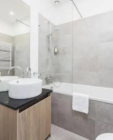 S6 By Platinum Apartahotel